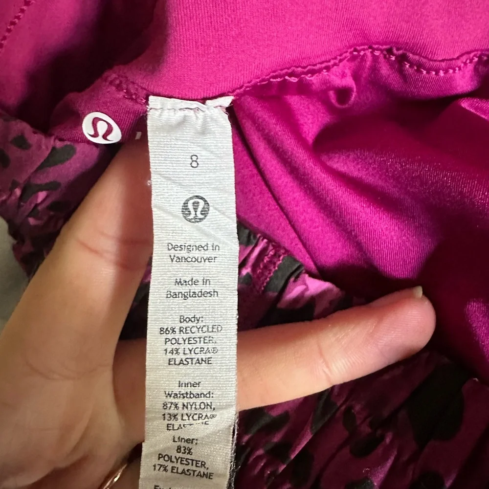 LULULEMON TRACK THAT MR SHORTS 5” in CAMO CHETAH MAGENTA PURPLE size 8 - Picture 3 of 7